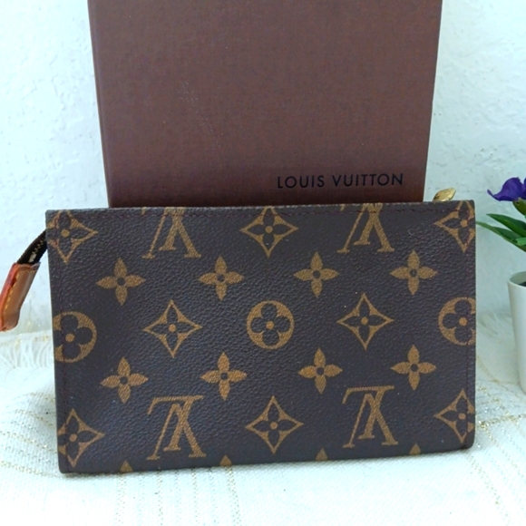Louis Vuitton Monogram Bucket Pouch PM M47546 - Picture 4 of 16